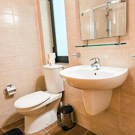 Paceville Flat Two Bedroom Two Bathrooms St Julians With Terrace And Yard Pen 2 דירה *