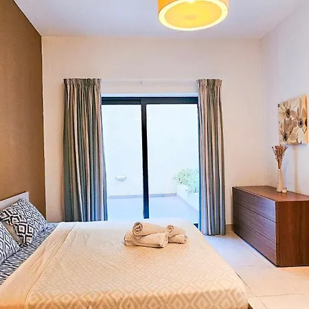 Paceville Flat Two Bedroom Two Bathrooms St Julians With Terrace And Yard Pen 2 公寓