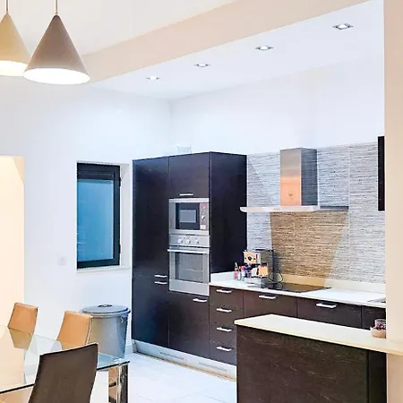 Paceville Flat Two Bedroom Two Bathrooms St Julians With Terrace And Yard Pen 2 *